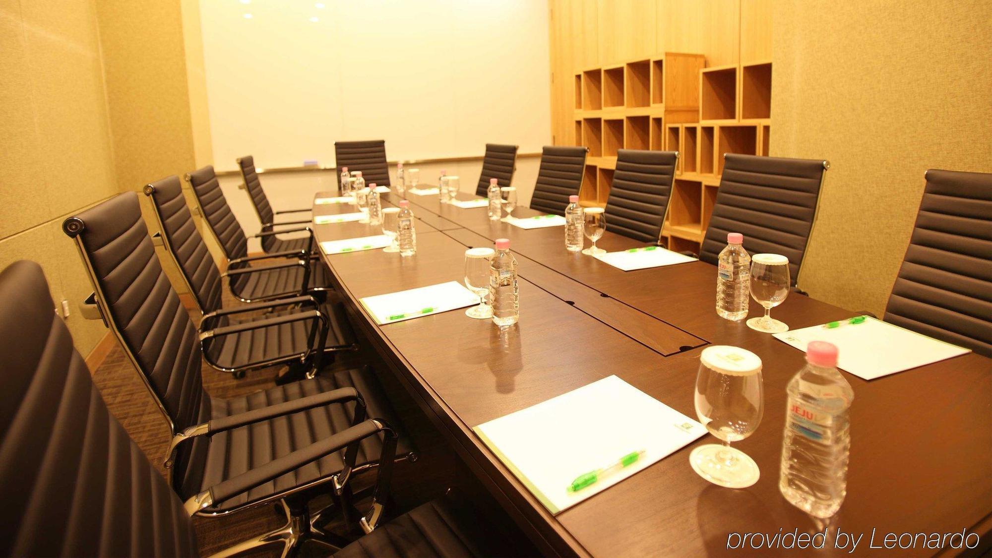 מלון Gwangju Metropolitan City Ramada Plaza By Wyndham Gwangju מראה חיצוני תמונה