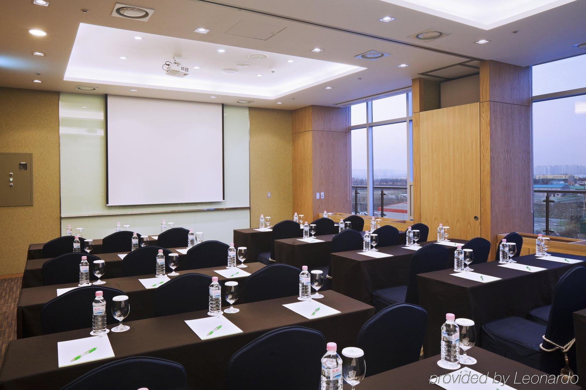 מלון Gwangju Metropolitan City Ramada Plaza By Wyndham Gwangju מראה חיצוני תמונה