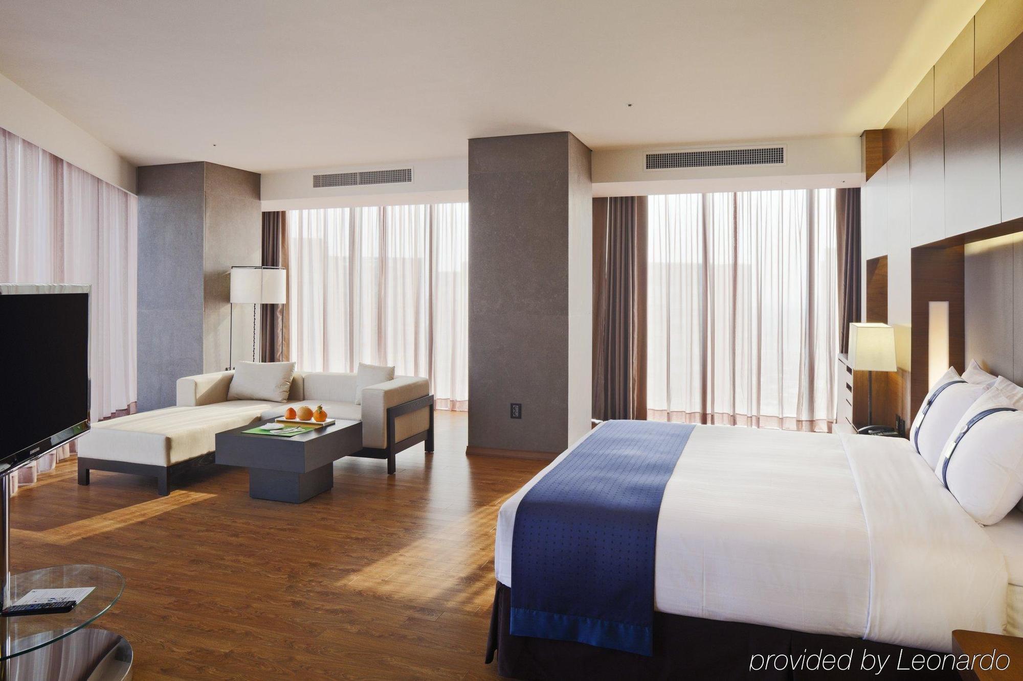 מלון Gwangju Metropolitan City Ramada Plaza By Wyndham Gwangju מראה חיצוני תמונה