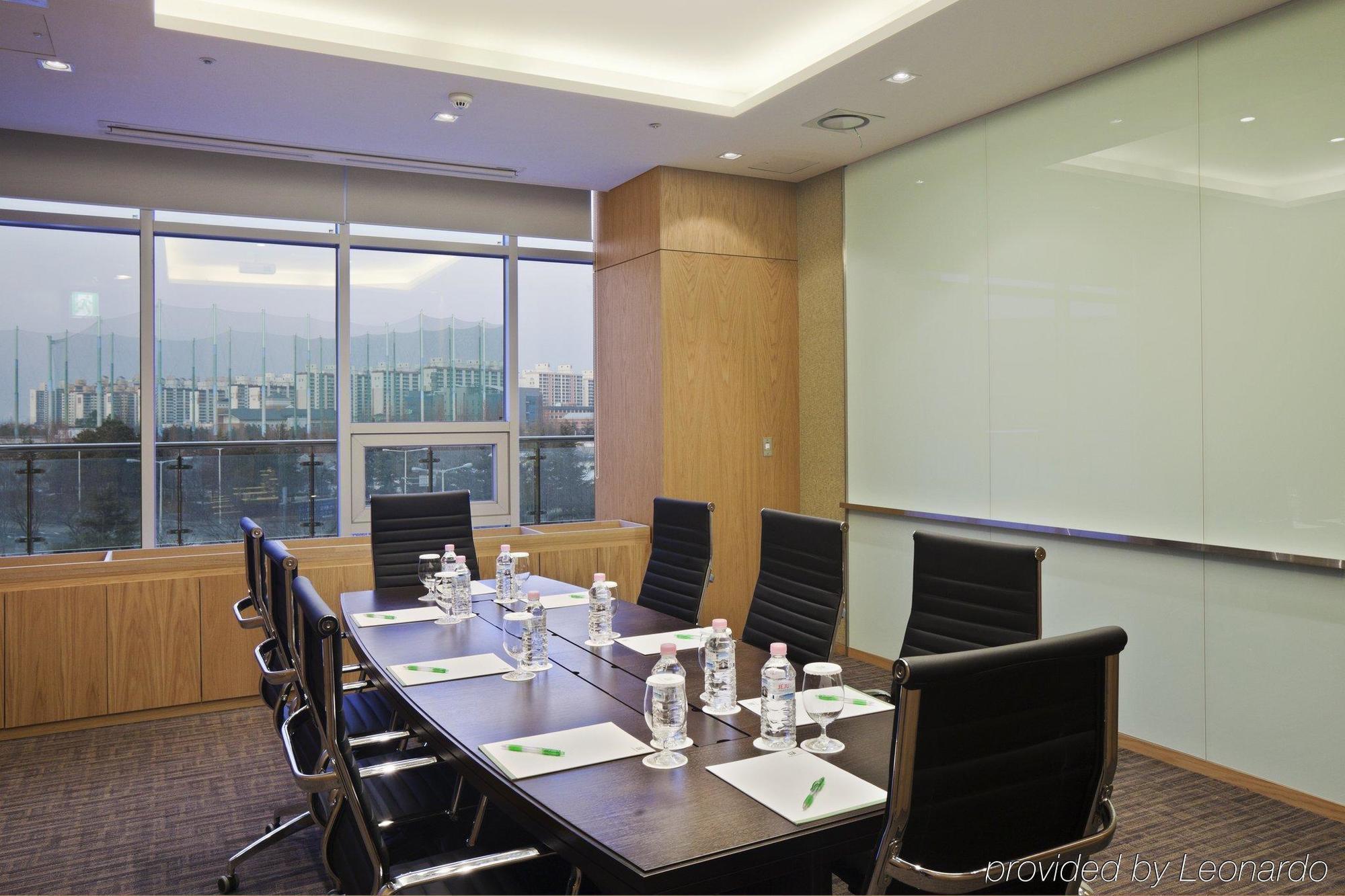 מלון Gwangju Metropolitan City Ramada Plaza By Wyndham Gwangju מראה חיצוני תמונה