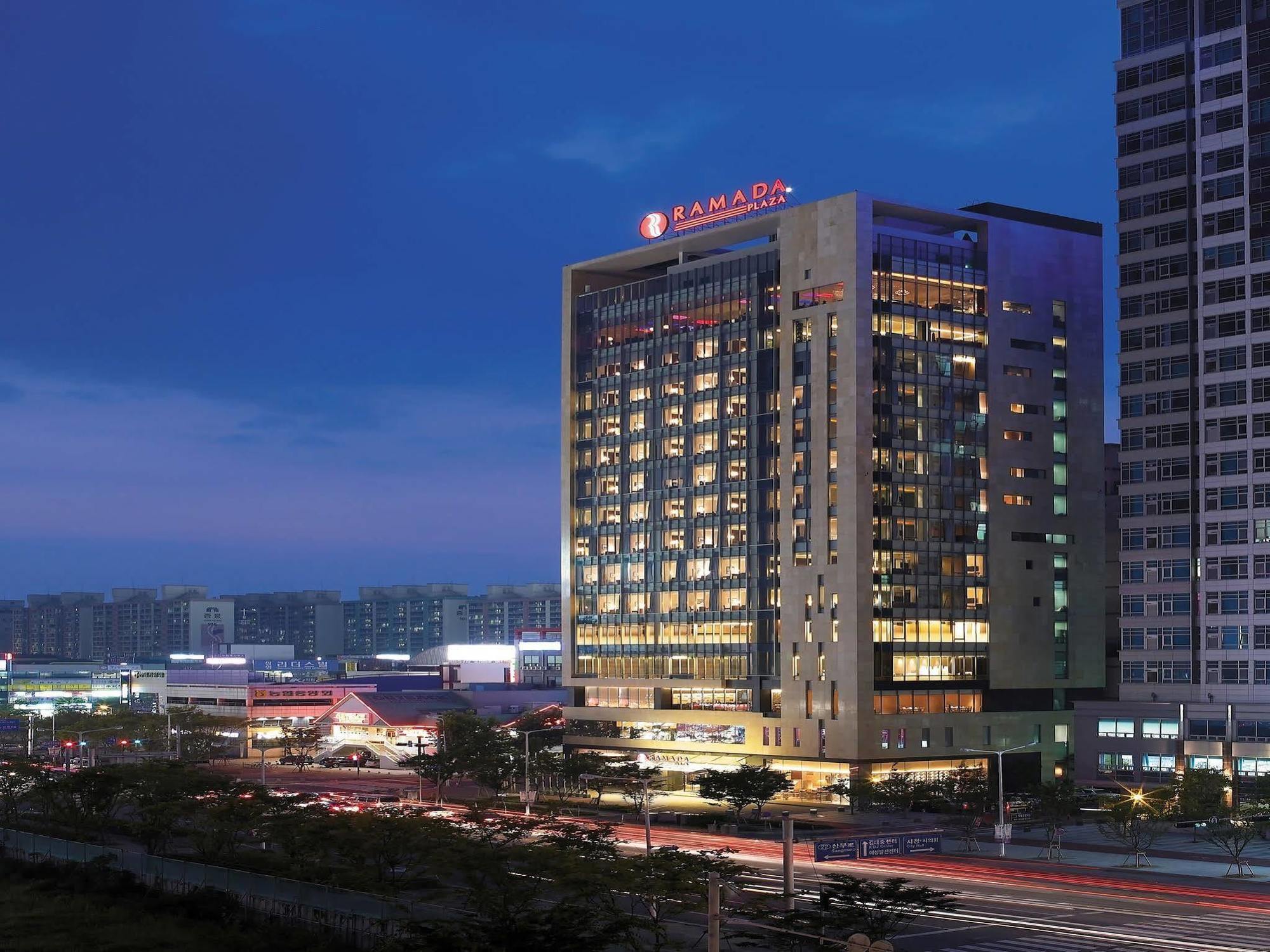 מלון Gwangju Metropolitan City Ramada Plaza By Wyndham Gwangju מראה חיצוני תמונה