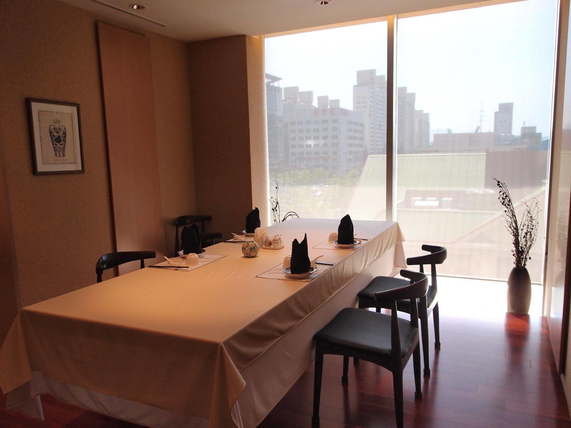 מלון Gwangju Metropolitan City Ramada Plaza By Wyndham Gwangju מראה חיצוני תמונה