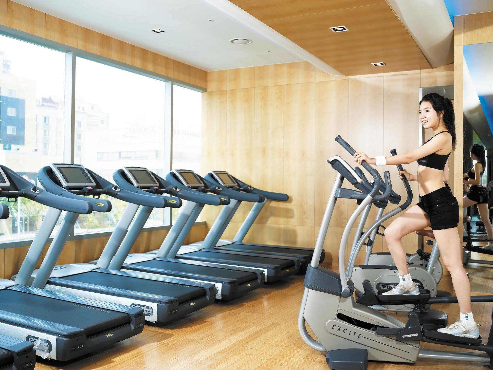 מלון Gwangju Metropolitan City Ramada Plaza By Wyndham Gwangju מראה חיצוני תמונה